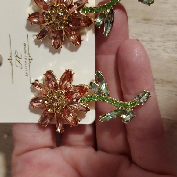 Pink and purple rhinestone flowers, stem, leaves Goldtone pierced dazzling NWT - Picture 7 of 8